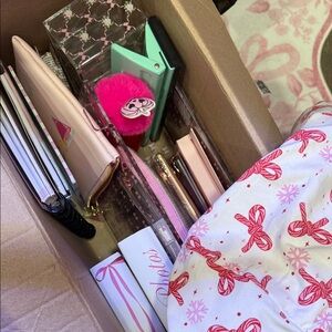 Stationary mystery box